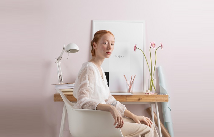 woman-workplace-home fresher-young-woman-workplace-job
