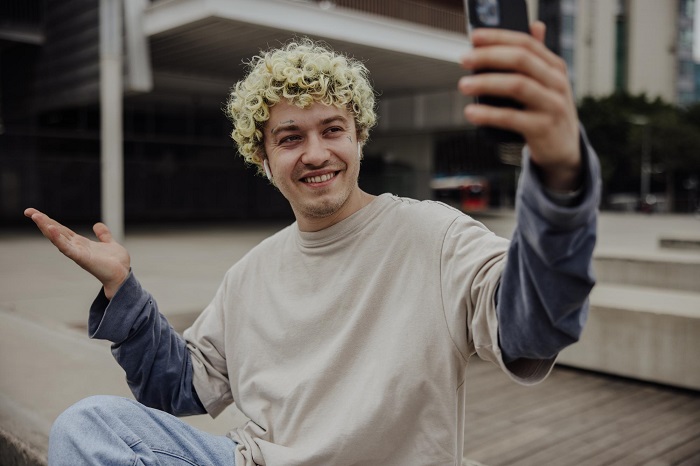 cool-influencer-holding-his-phone-talking-to-followers