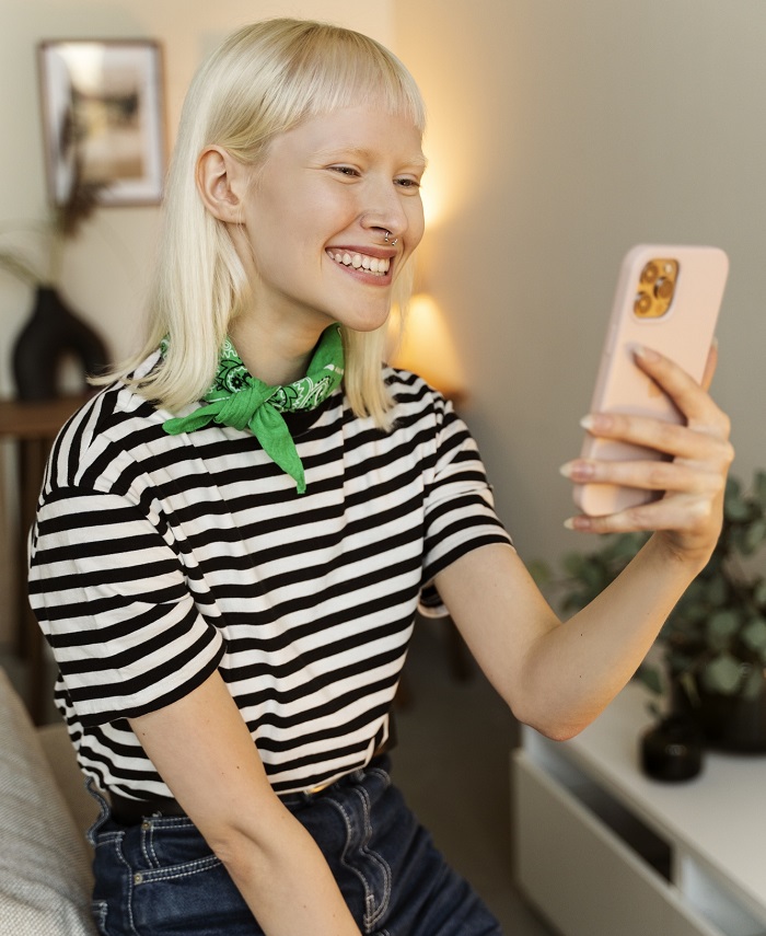 woman-working-with-cellphone